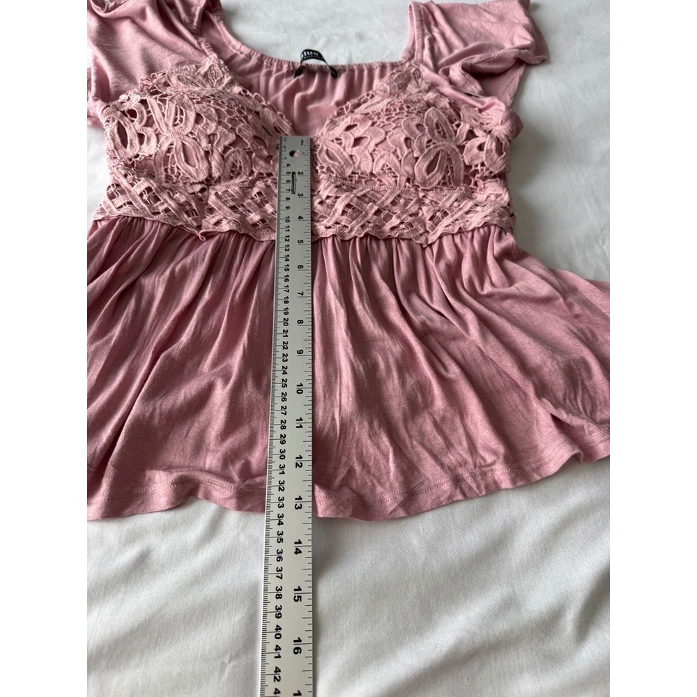 Blue B Collection Dusty Pink Lace Crochet V-Neck Flutter Sleeve Peplum Top M - Picture 9 of 10